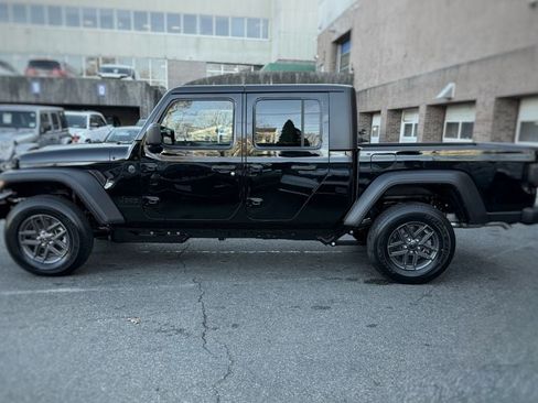 New 2026 Jeep Gladiator Sport AWD/4WD image 15