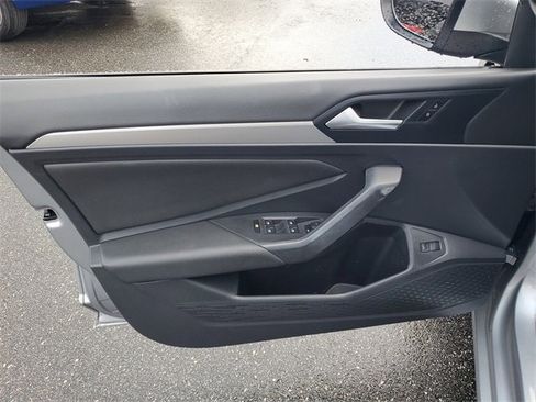 Used 2020 Volkswagen Jetta SE w/ SE Cold Weather Package image 12