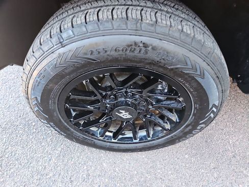 Used 2024 GMC Canyon AT4 w/ Technology Package image 26