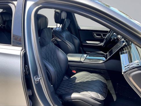 Used 2022 Mercedes-Benz S 580 4MATIC Sedan w/ AMG Line Package image 7