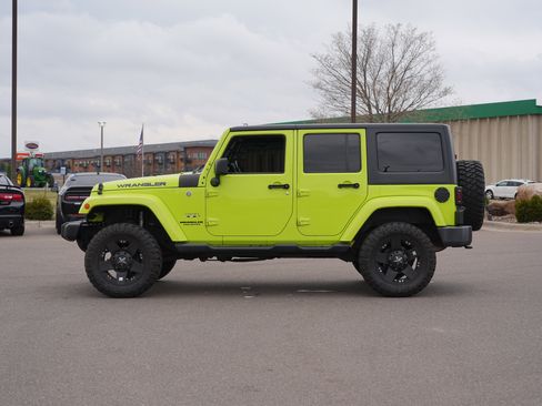 Used 2016 Jeep Wrangler Unlimited Sahara w/ Dual Top Group AWD/4WD image 6