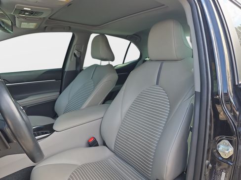 Used 2022 Toyota Camry SE w/ Audio Upgrade Package FWD image 5