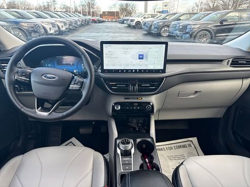 Used 2025 Ford Escape Platinum w/ Premium Technology Package image 21