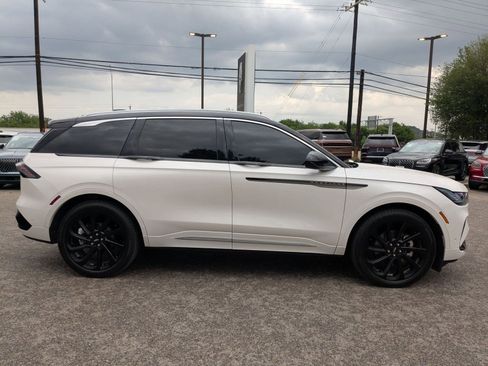 Used 2024 Lincoln Nautilus Black Label image 2