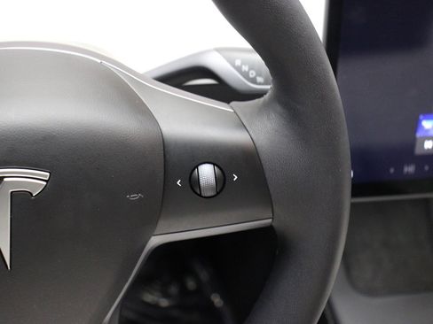 Used 2022 Tesla Model Y Long Range image 39