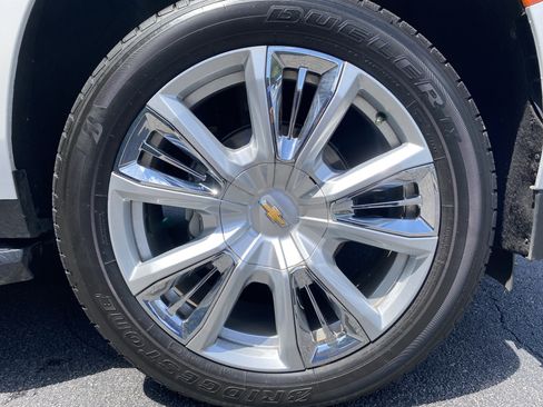 Used 2023 Chevrolet Suburban High Country AWD/4WD image 13