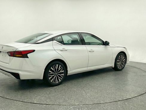 Used 2025 Nissan Altima 2.5 SV FWD image 9