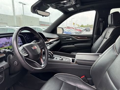 Used 2024 Cadillac Escalade Premium Luxury w/ Performance Package AWD/4WD image 16