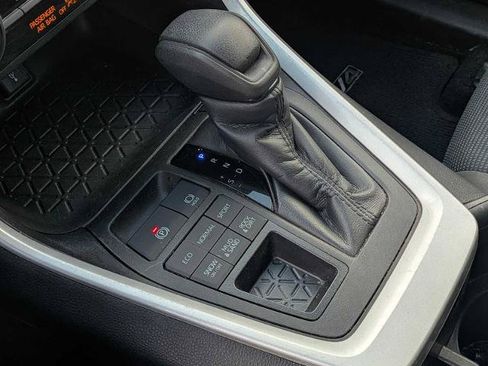 Used 2022 Toyota RAV4 LE w/ Carpet Mat Package (TMS) AWD/4WD image 24