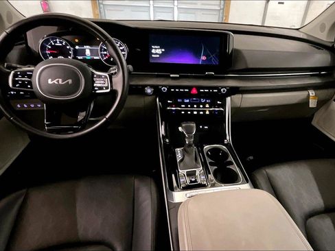 Used 2024 Kia Carnival EX image 14