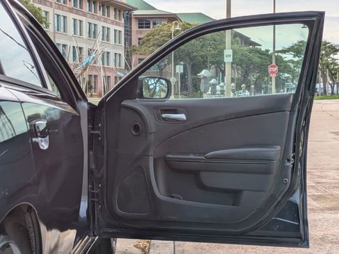 Used 2018 Dodge Charger SXT w/ Blacktop Package image 10