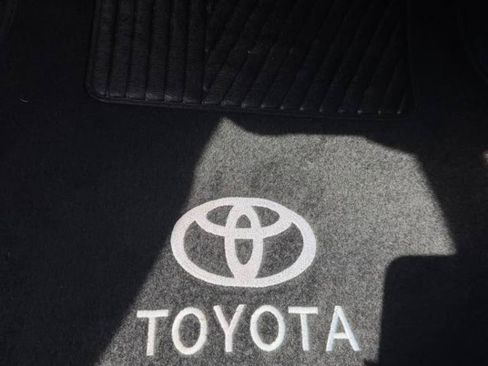 Used 2017 Toyota Tacoma SR5 w/ Tow Package AWD/4WD image 30