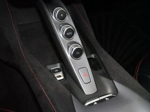 Used 2019 Ferrari Portofino RWD image 16