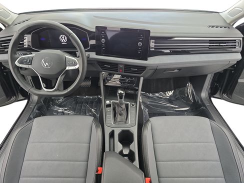 Certified 2025 Volkswagen Jetta SE w/ Sunroof Package FWD image 9