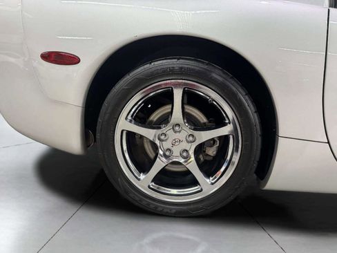Used 2001 Chevrolet Corvette Coupe w/ Preferred Equipment Group1 RWD image 35