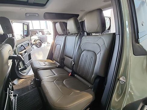 Used 2022 Land Rover Defender 110 SE AWD/4WD image 15