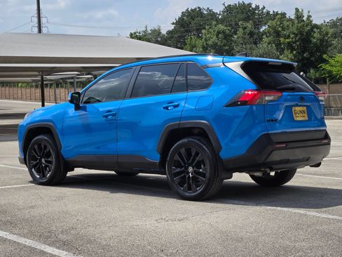 Used 2021 Toyota RAV4 XLE Premium FWD image 5