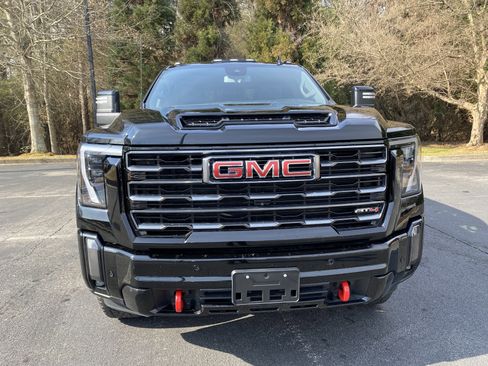 Used 2024 GMC Sierra 2500 AT4 w/ AT4 Preferred Package image 3