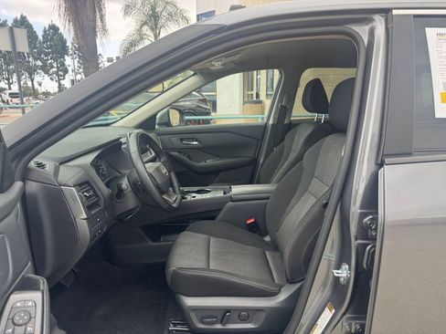 Used 2025 Nissan Rogue SV FWD image 29