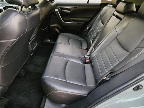 Used 2022 Toyota RAV4 XLE Premium image 18