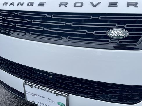 Used 2025 Land Rover Range Rover Sport SE AWD/4WD image 32