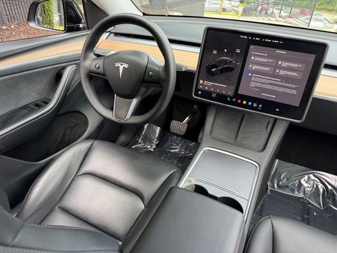 Used 2024 Tesla Model Y Long Range AWD/4WD image 39