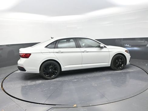 New 2026 Volkswagen Jetta SE FWD image 11