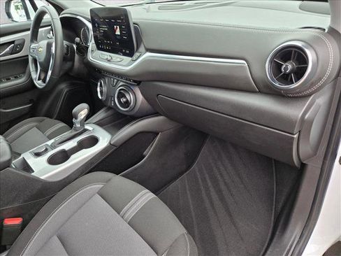 Used 2025 Chevrolet Blazer LT FWD image 21
