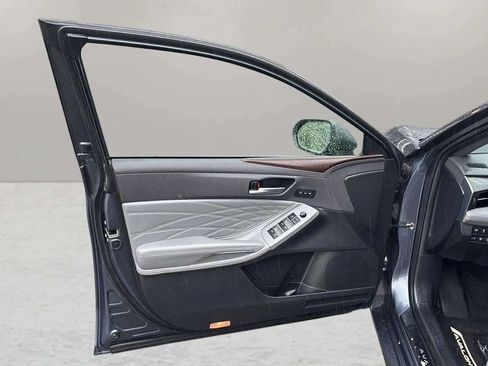 Used 2019 Toyota Avalon Limited image 11