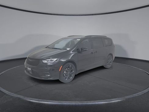 New 2026 Chrysler Pacifica Limited image 8