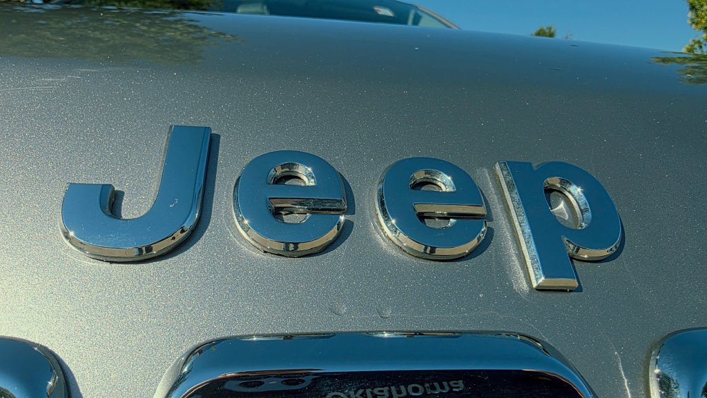 Used 2019 Jeep Cherokee Latitude w/ Popular Appearance Group FWD image 22