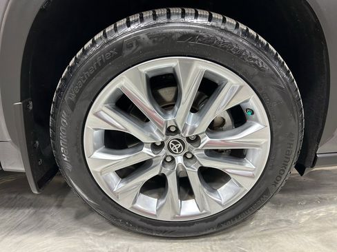 Used 2022 Toyota Highlander Limited image 24