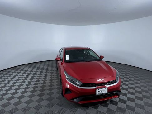 Used 2023 Kia Forte LXS FWD image 3