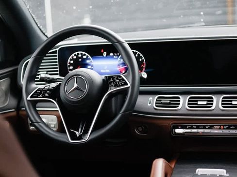 Used 2024 Mercedes-Benz GLE 350 4MATIC w/ Driver Assistance Package image 18