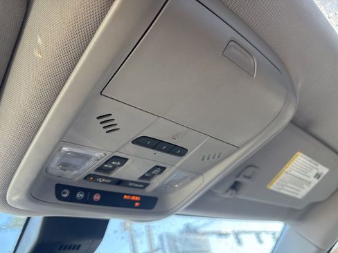 Used 2018 Chevrolet Equinox Premier image 28