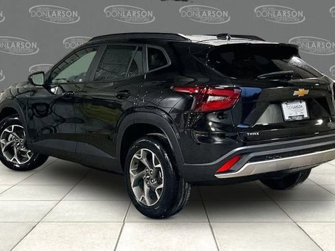 New 2026 Chevrolet Trax LT FWD image 3