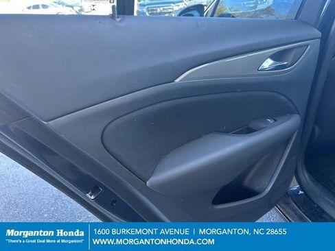 Used 2018 Buick Regal Preferred image 20