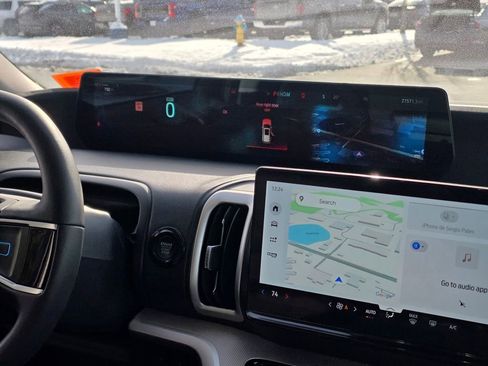 Used 2025 Ford Expedition Active image 17