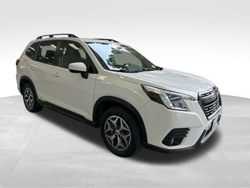 Used 2022 Subaru Forester Premium image 7