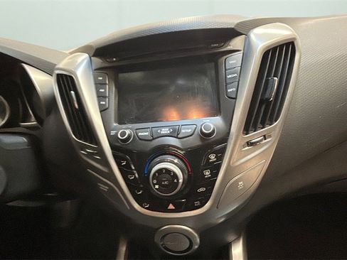 Used 2013 Hyundai Veloster w/ Style Pkg image 11