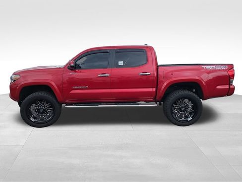 Used 2016 Toyota Tacoma TRD Sport AWD/4WD image 4
