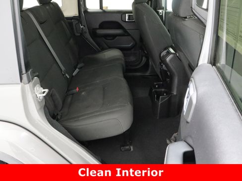 Used 2021 Jeep Wrangler Unlimited Sahara image 33