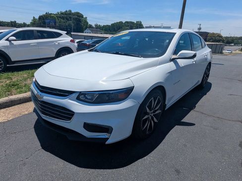 Used 2017 Chevrolet Malibu LT w/ Leather Package FWD image 3