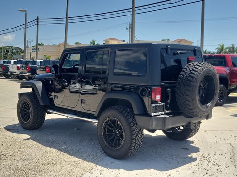 Used 2018 Jeep Wrangler Unlimited Sport S AWD/4WD image 4