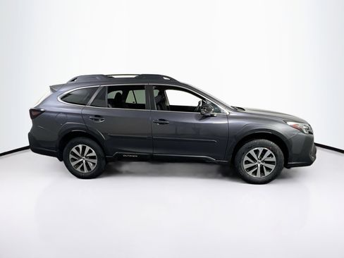 Used 2023 Subaru Outback Premium image 4