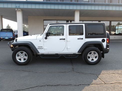 Used 2011 Jeep Wrangler Unlimited Sport AWD/4WD image 2