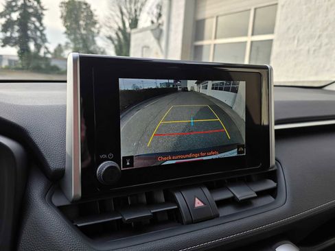 Certified 2025 Toyota RAV4 LE image 28