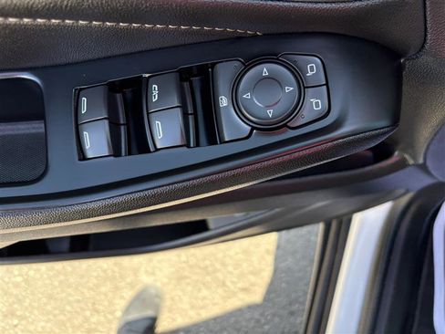 Used 2022 Chevrolet Traverse LT w/ Midnight/Sport Edition image 9