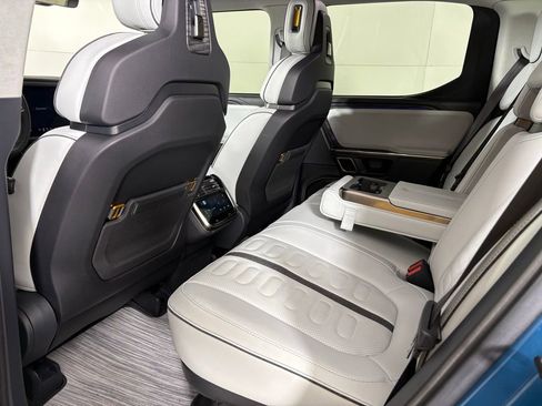 Used 2022 Rivian R1T Adventure image 36