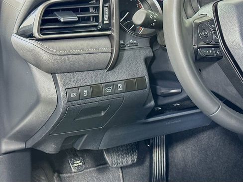 Used 2024 Toyota Camry SE image 10